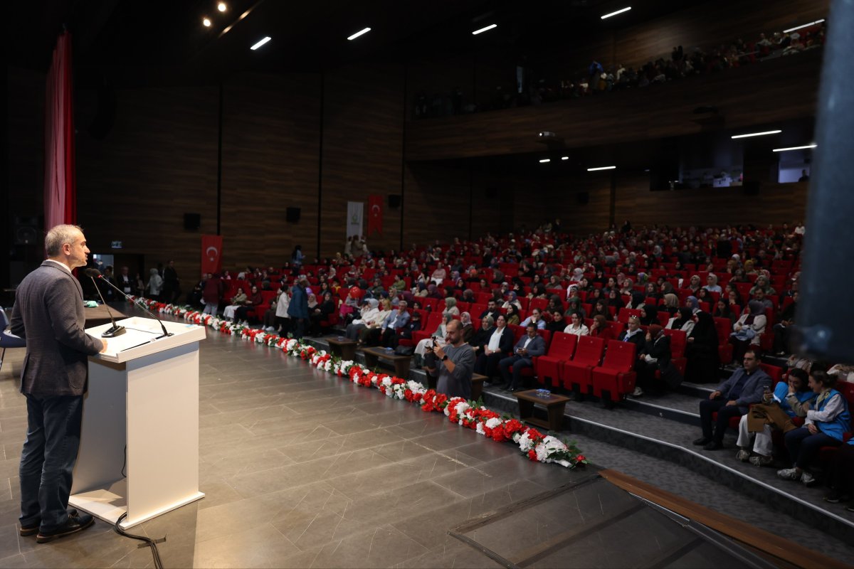  Saliha Erdim’den Çayırova’da aile üzerine söyleşi