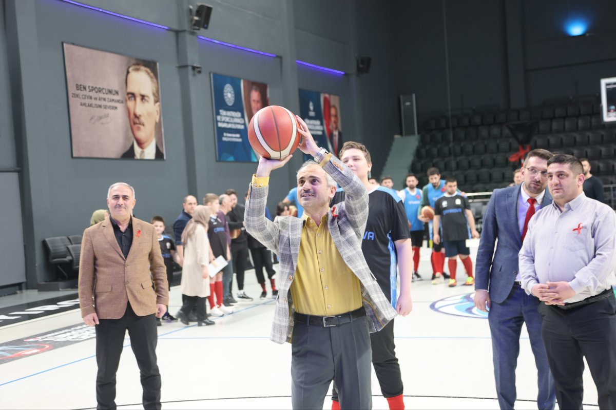 Özel çocuklar, Çayırova’nın dev adamlarıyla bir arada