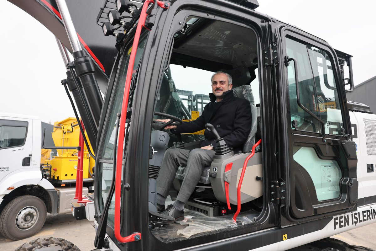 Çiftçi, “İş makineleri filomuzu güçlendirmeye devam ediyoruz”