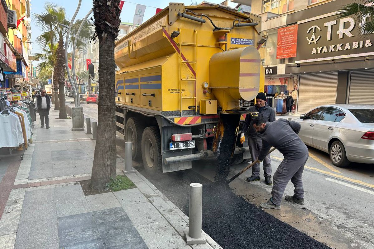 Fen İşleri ekipleri, Fatih Caddesi’nde bakım-onarım çalışması yaptı