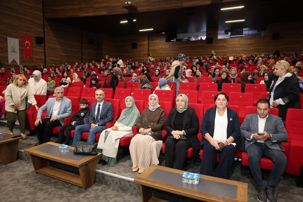  Saliha Erdim’den Çayırova’da aile üzerine söyleşi