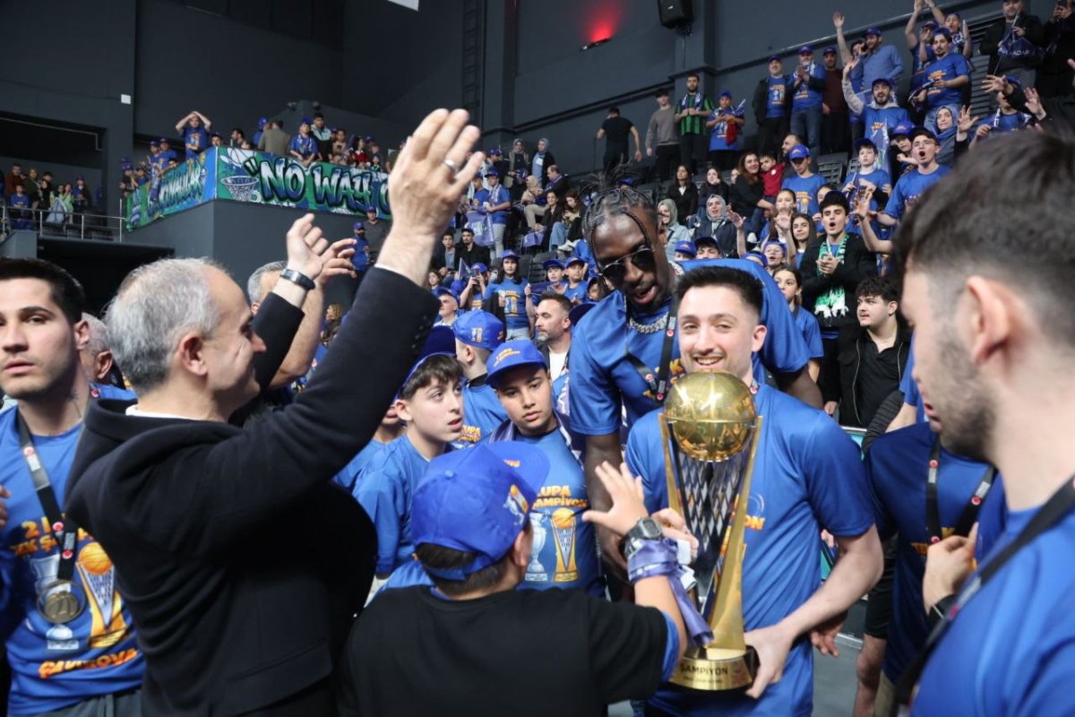 Çayırova Belediyesi, şampiyonluk kupasına kavuştu