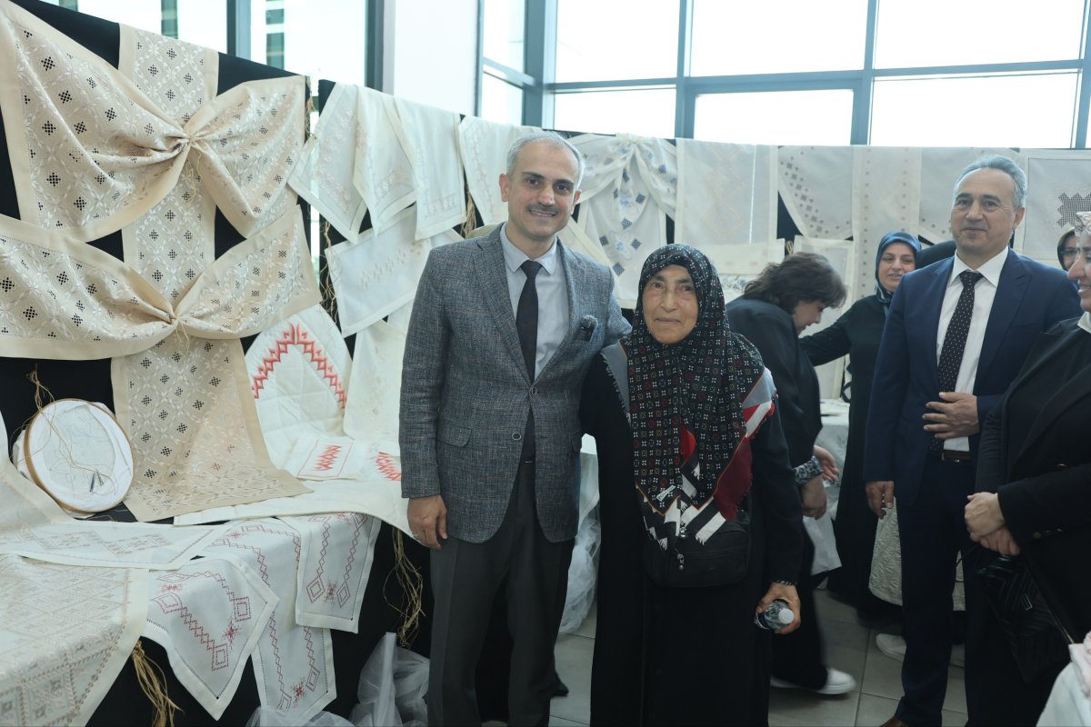 Çayırova’da ‘El Sanatları Sergisi’nin kurdelesi kesildi