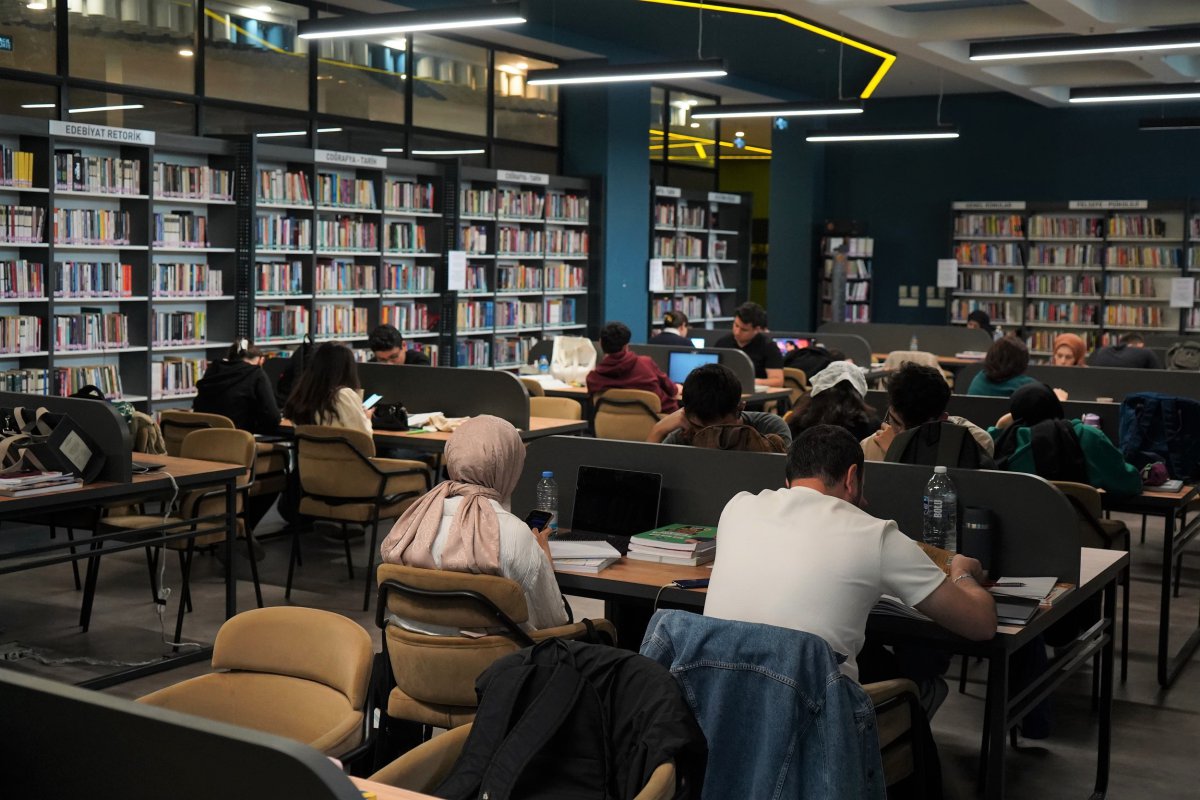  Çayırova’da kitap kahveler sınava kadar 7/24 açık