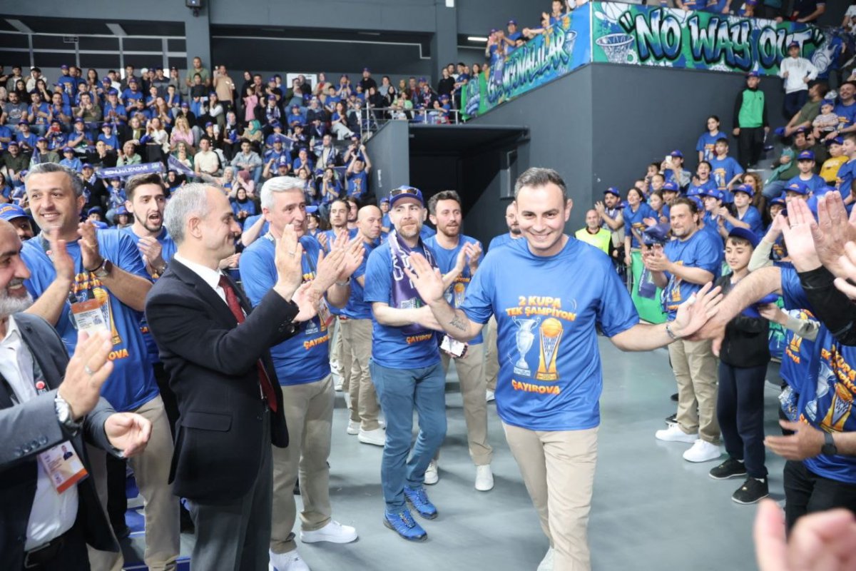 Çayırova Belediyesi, şampiyonluk kupasına kavuştu