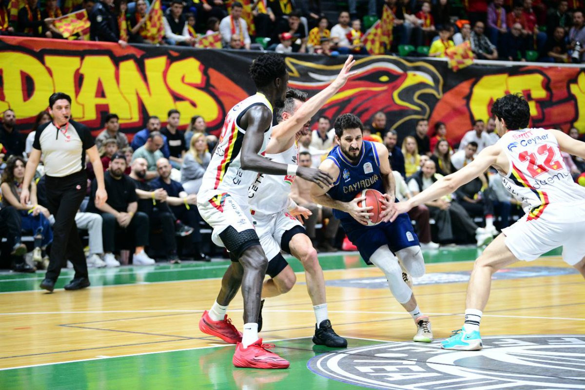 Çayırova Belediyesi, şampiyonluk yolunda hata yapmadı