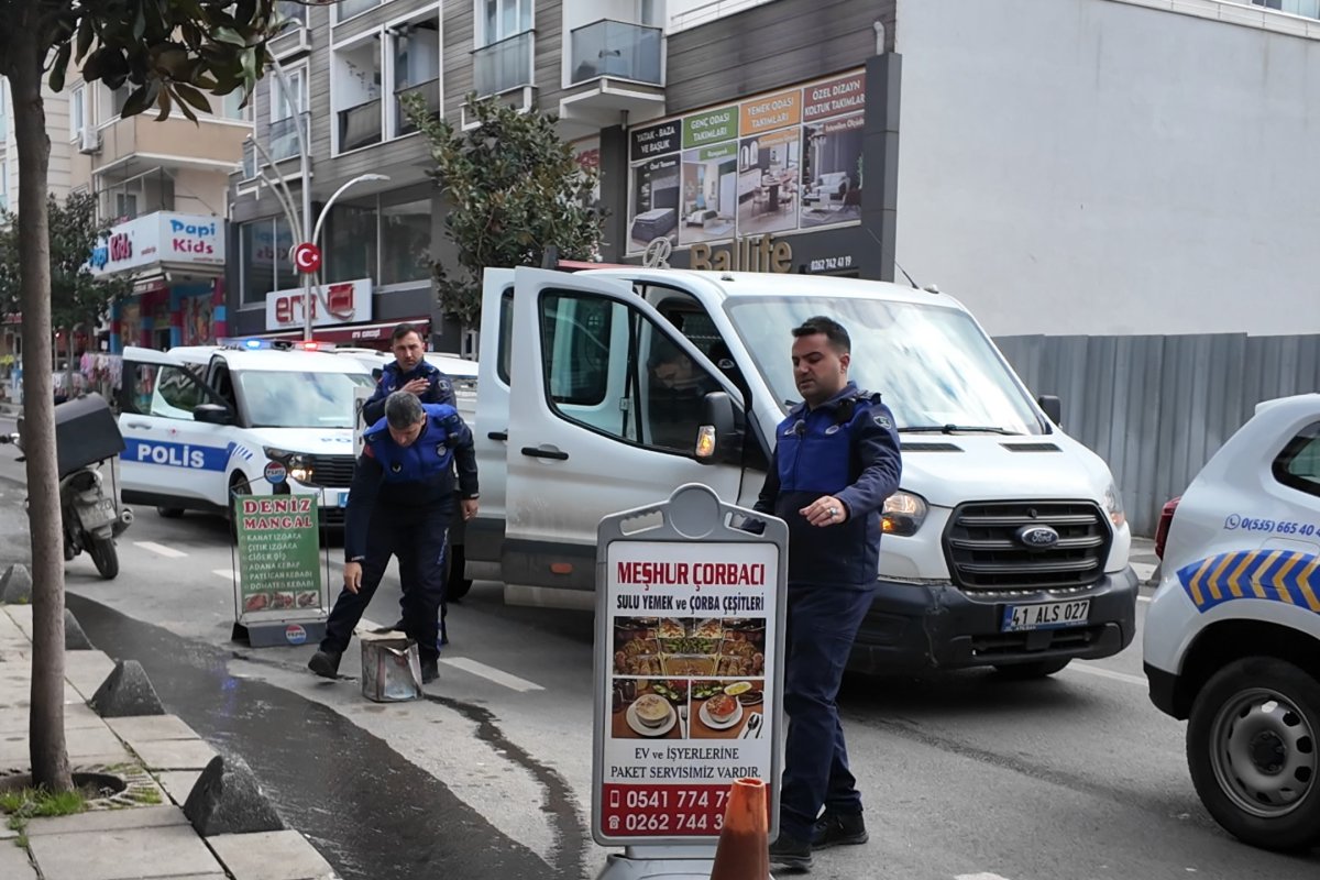 Çayırova Zabıtası, güvenli ve düzenli caddeler için çalışıyor