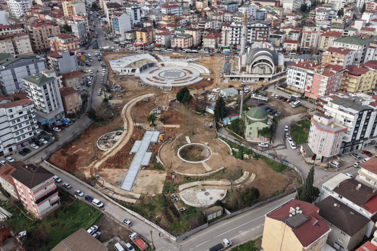 Kent Meydanı’nda çalışmalar tam gaz devam
