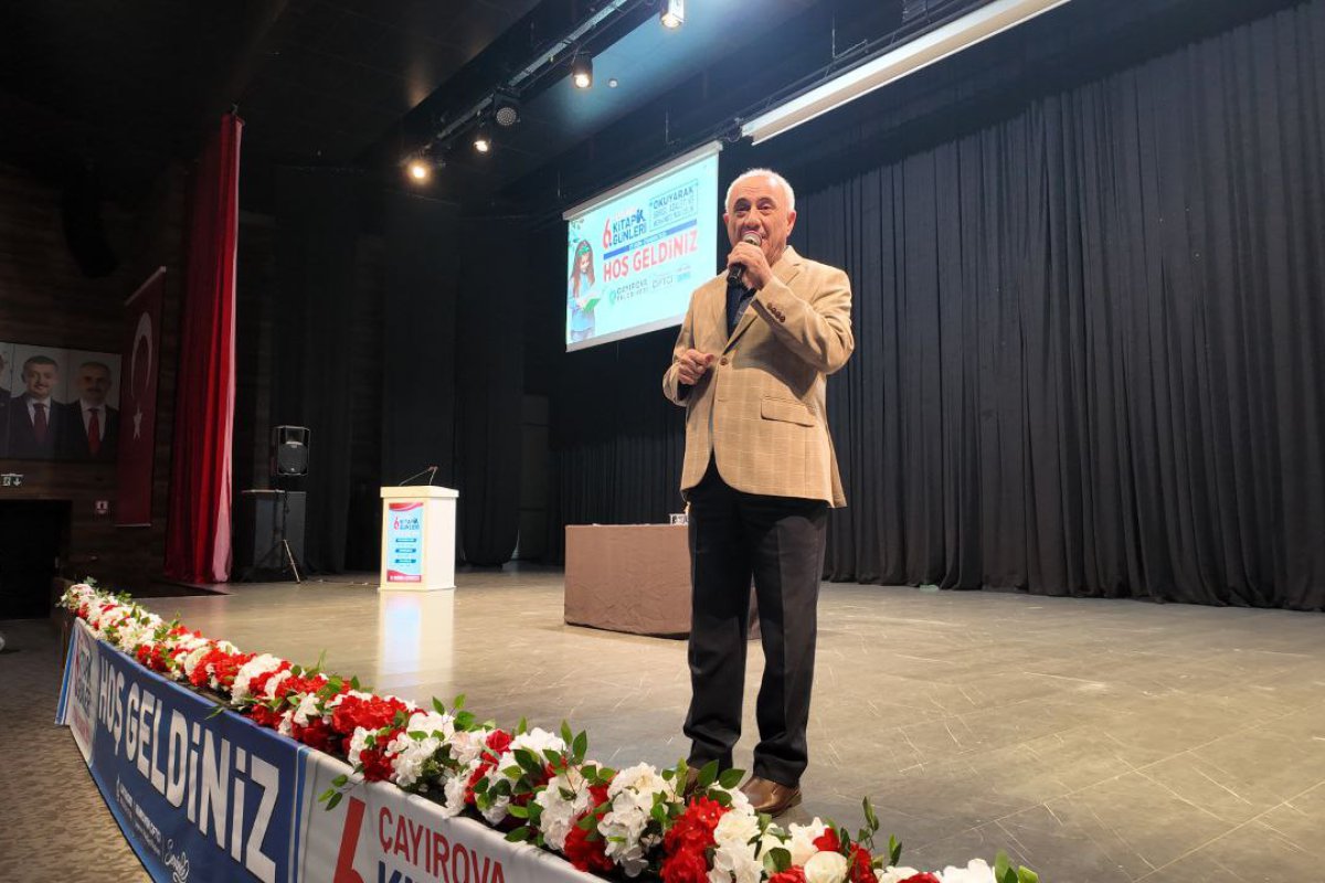  Nurullah Genç, kitap günlerinin  kapanışında okurlarıyla buluştu