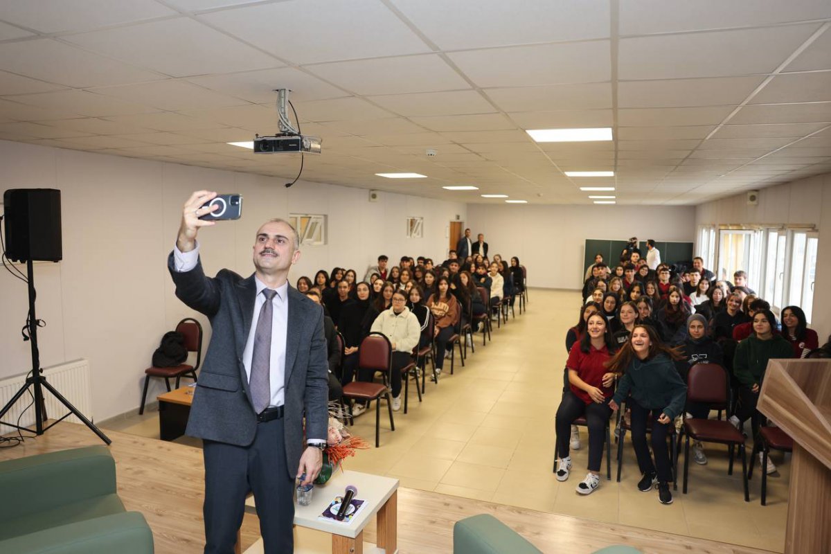 Çiftçi, Fevzi Çakmak Lisesi’ndeki gençlerle bir araya geldi