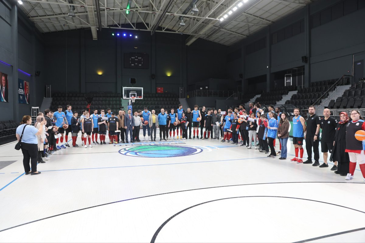 Özel çocuklar, Çayırova’nın dev adamlarıyla bir arada