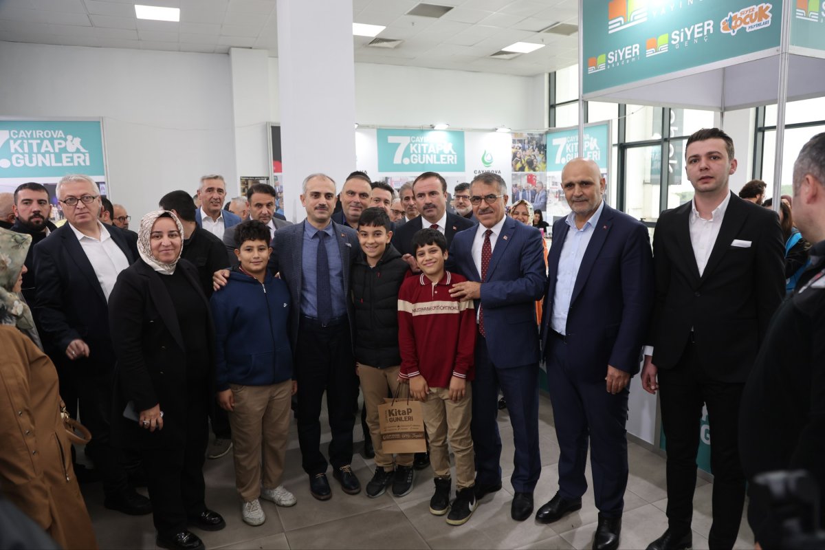 Çayırova 7. Kitap Günleri, kapılarını ziyaretçilerine açtı