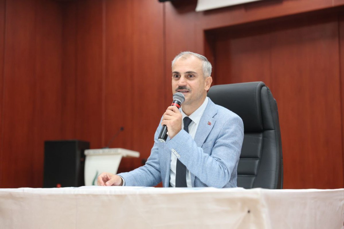 Çiftçi, üniversiteyi kazanan öğrencilerle bir araya geldi
