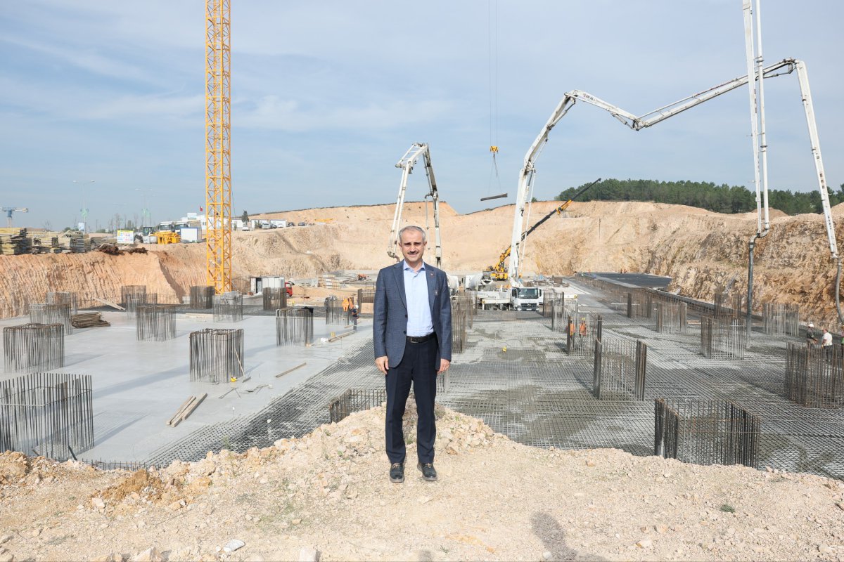  Çayırova Devlet Hastanesi’nin temel betonu dökülüyor   