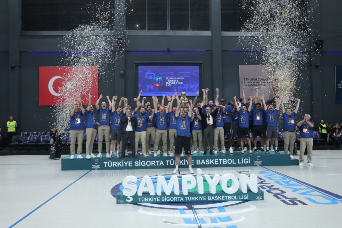 Çayırova Belediyesi, şampiyonluk kupasına kavuştu