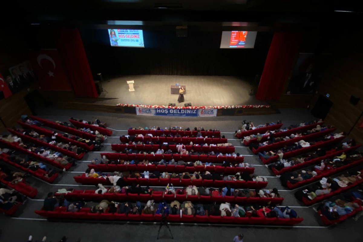 Merve Gülcemal, Çayırovalı okurlarıyla bir araya geldi