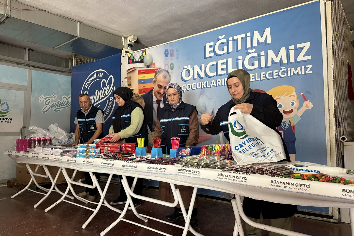  Çayırova Belediyesi’nden öğrencilere kırtasiye yardımı