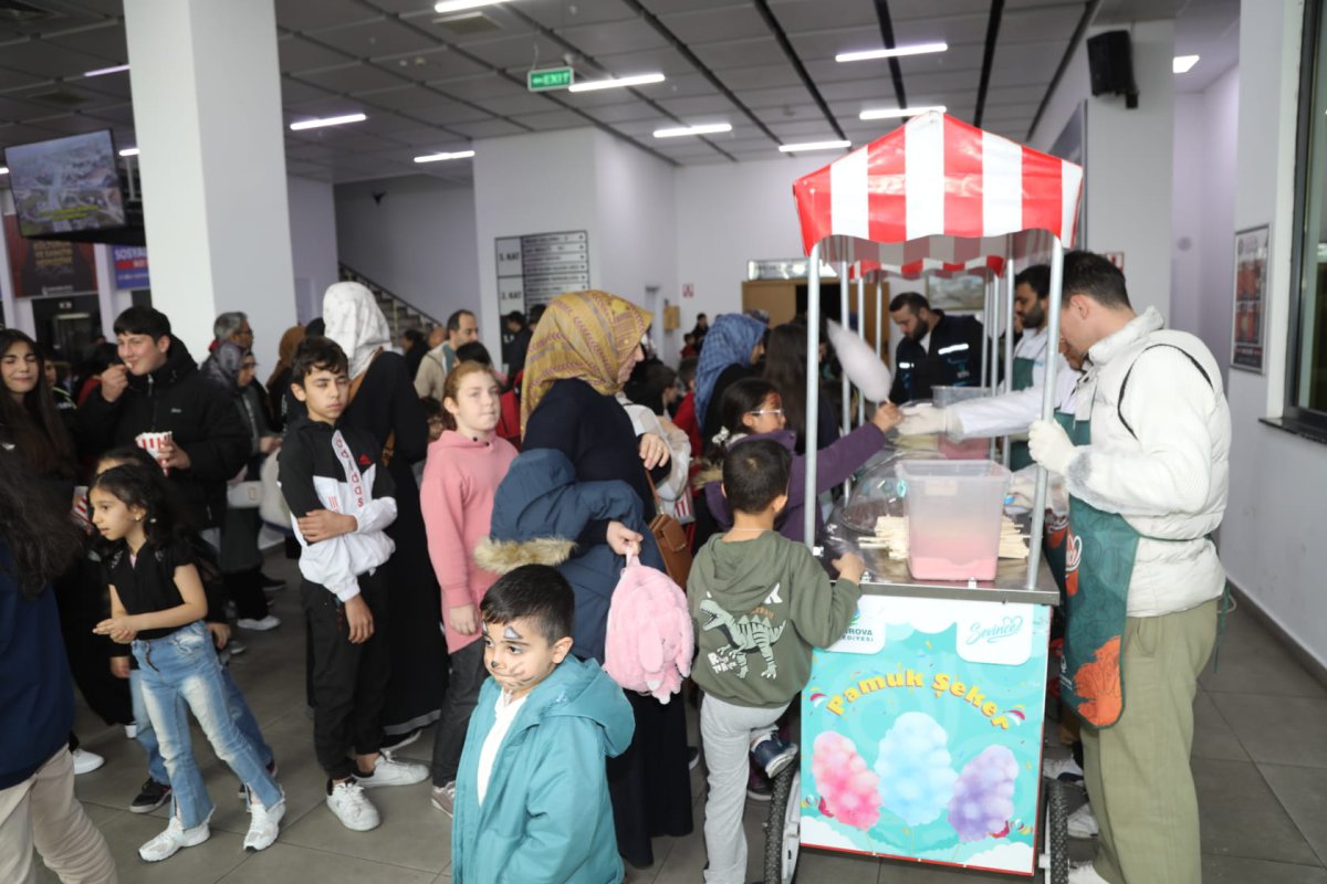 Çayırovalı çocuklar, hafta sonunu tiyatroyla dolu geçirdi