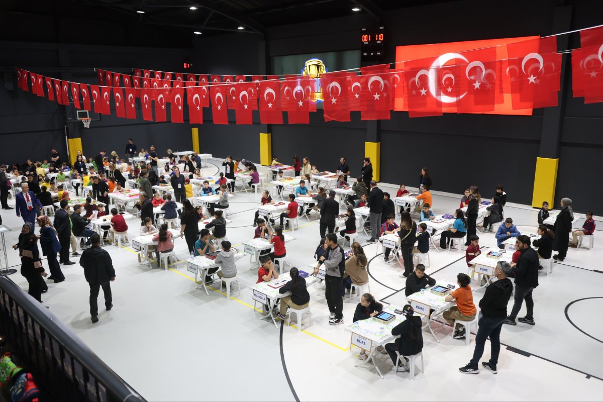 Çayırovalı öğrenciler, akıl ve zeka oyunlarında ter döküyor
