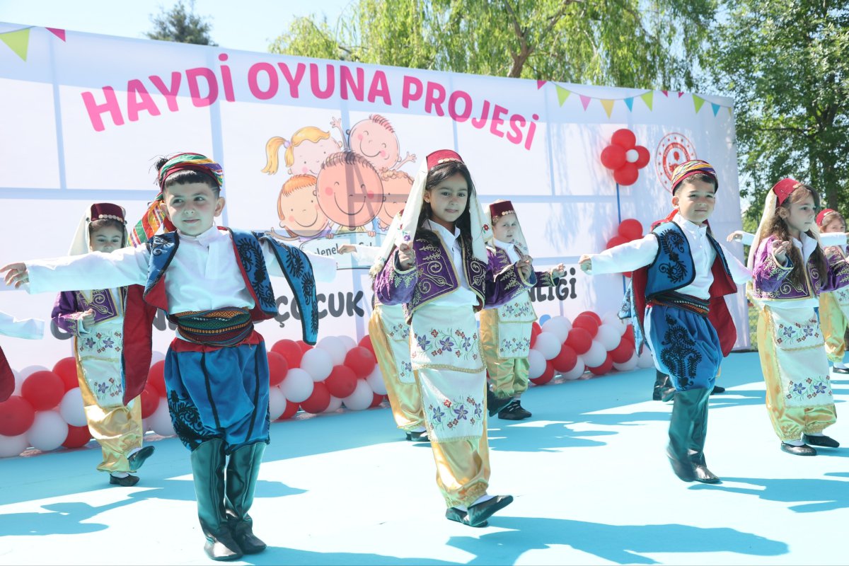 Çayırova’da Geleneksel Çocuk Oyunları Şenliği neşesi