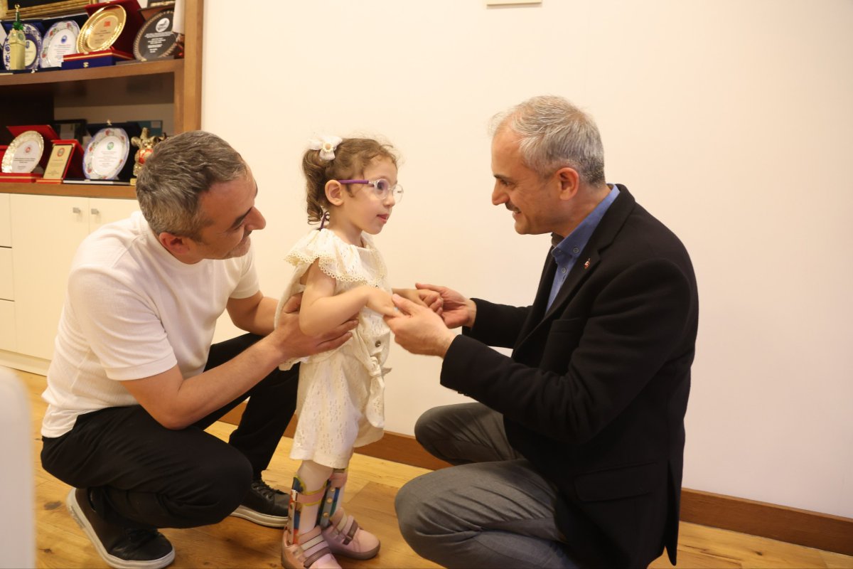 Başkan Çiftçi, Minik Lina ve ailesiyle bir araya geldi