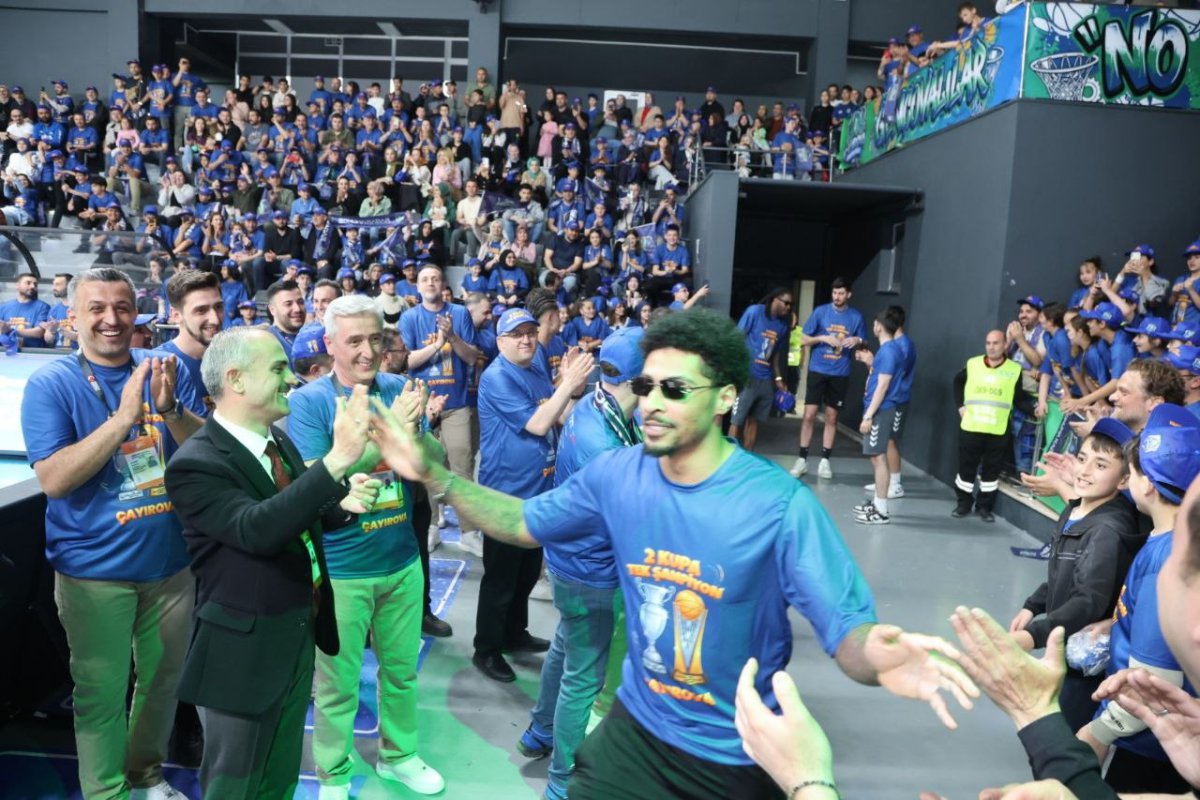 Çayırova Belediyesi, şampiyonluk kupasına kavuştu