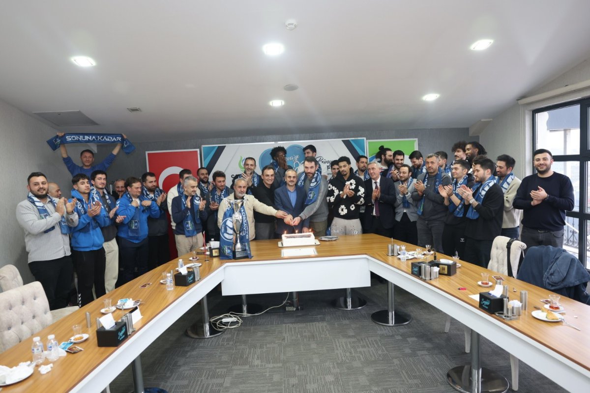 Başkan Çiftçi, şampiyon kadroyla bir araya geldi